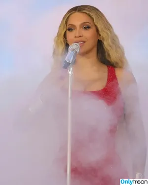 Beyonce / beyoncenavago nude photo #0397