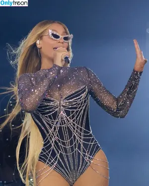 Beyonce / beyoncenavago nude photo #0404