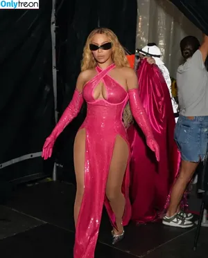 Beyonce / beyoncenavago nude photo #0410