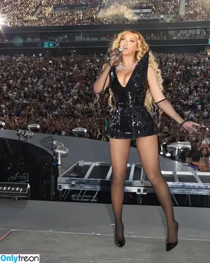 Beyonce / beyoncenavago nude photo #0433