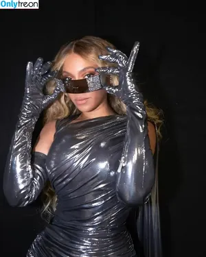 Beyonce / beyoncenavago nude photo #0438