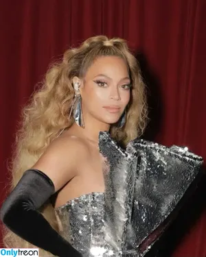 Beyonce / beyoncenavago nude photo #0440