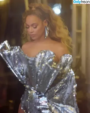 Beyonce / beyoncenavago nude photo #0443