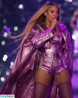Beyonce / beyoncenavago nude photo #0493