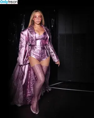 Beyonce / beyoncenavago nude photo #0494