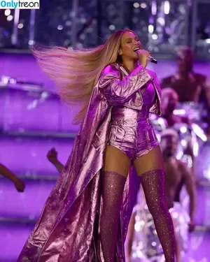 Beyonce / beyoncenavago nude photo #0501