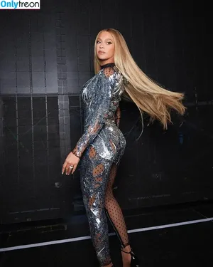 Beyonce / beyoncenavago nude photo #0505