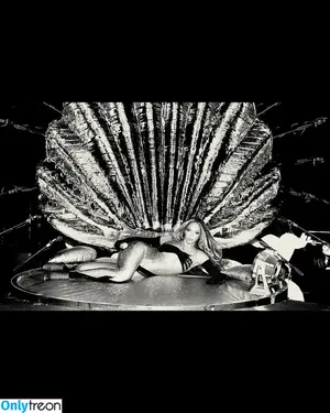 Beyonce / beyoncenavago nude photo #0525