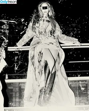 Beyonce / beyoncenavago nude photo #0526