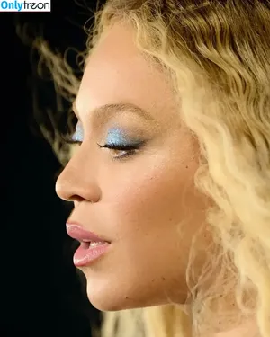 Beyonce / beyoncenavago nude photo #0547