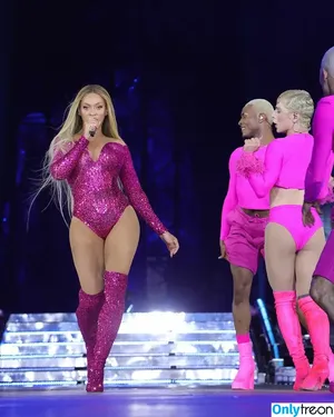 Beyonce / beyoncenavago nude photo #0573