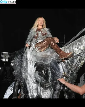 Beyonce / beyoncenavago nude photo #0577