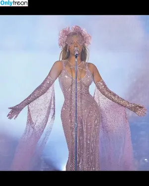 Beyonce / beyoncenavago nude photo #0592