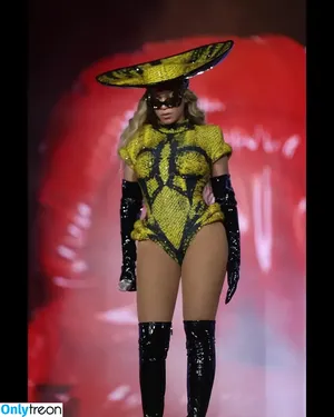 Beyonce / beyoncenavago nude photo #0607