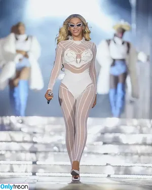 Beyonce / beyoncenavago nude photo #0621