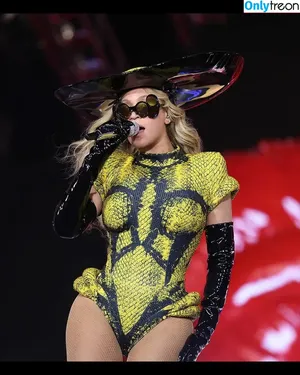 Beyonce / beyoncenavago nude photo #0631