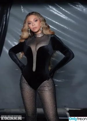 Beyonce / beyoncenavago nude photo #0654