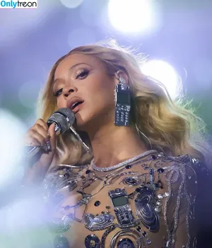 Beyonce / beyoncenavago nude photo #0666