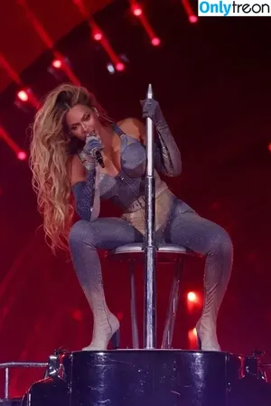 Beyonce / beyoncenavago nude photo #0676