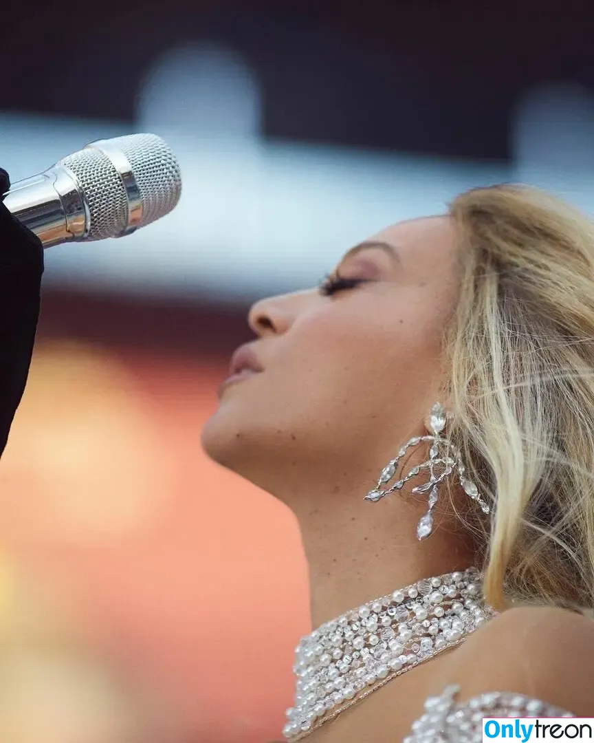 Beyonce nude photo #0385 (beyoncenavago)
