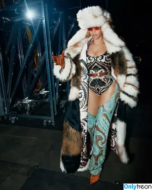 Beyonce / beyoncenavago nude photo #1397
