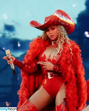 Beyonce / beyoncenavago nude photo #1415