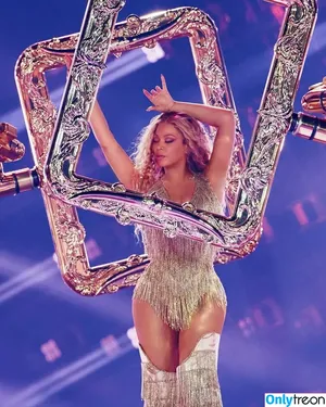 Beyonce / beyoncenavago nude photo #1431