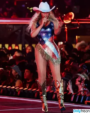 Beyonce / beyoncenavago nude photo #1433
