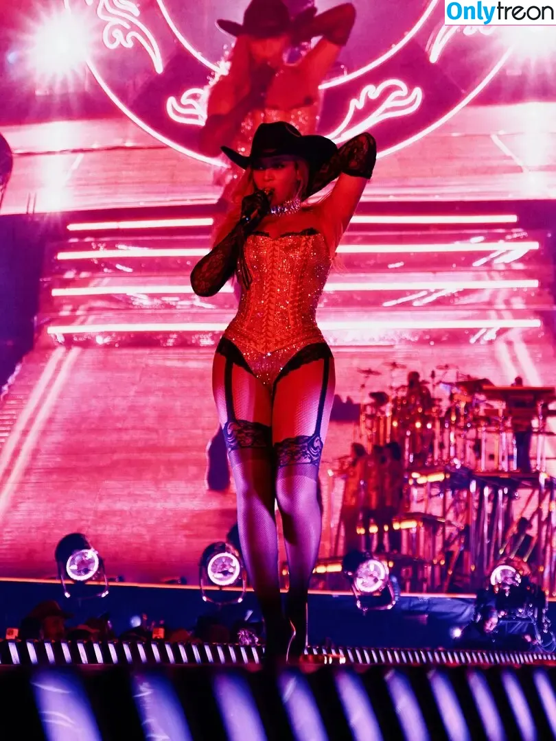 Beyonce nude photo #1456 (beyoncenavago)