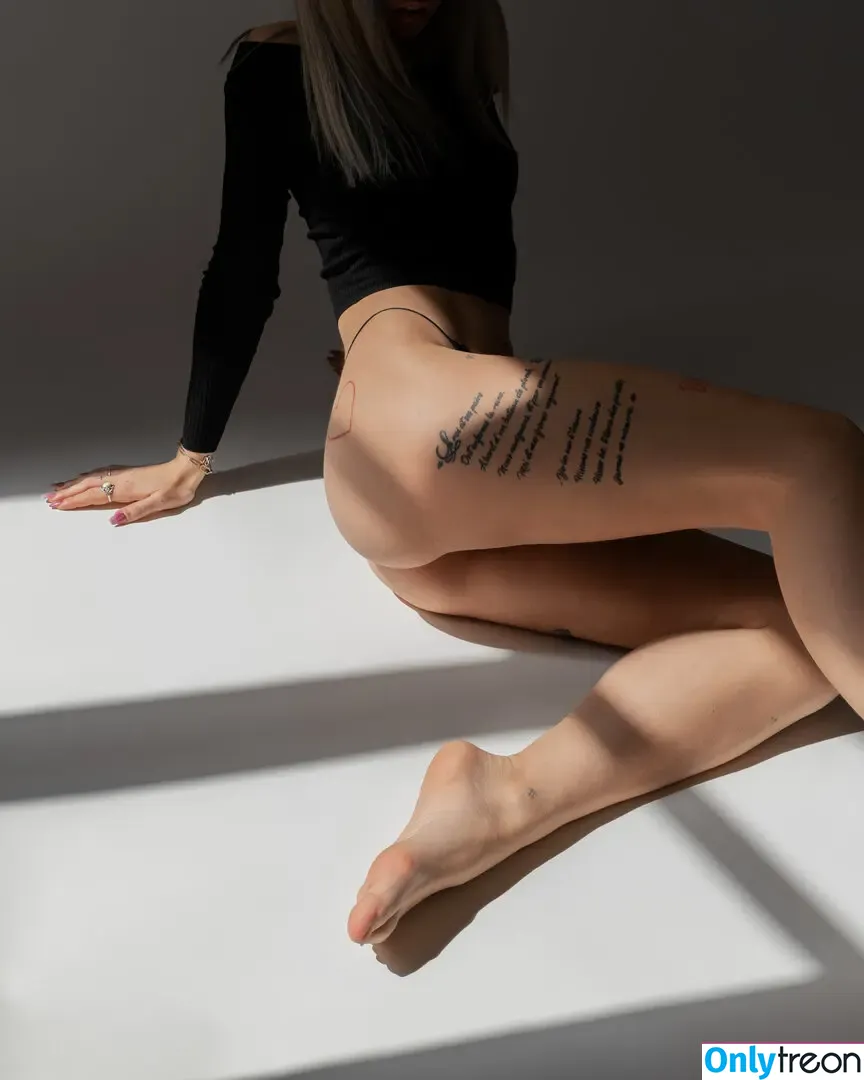 bezcka_ nude photo #0028 (bezcka_bh / bezckabh1)