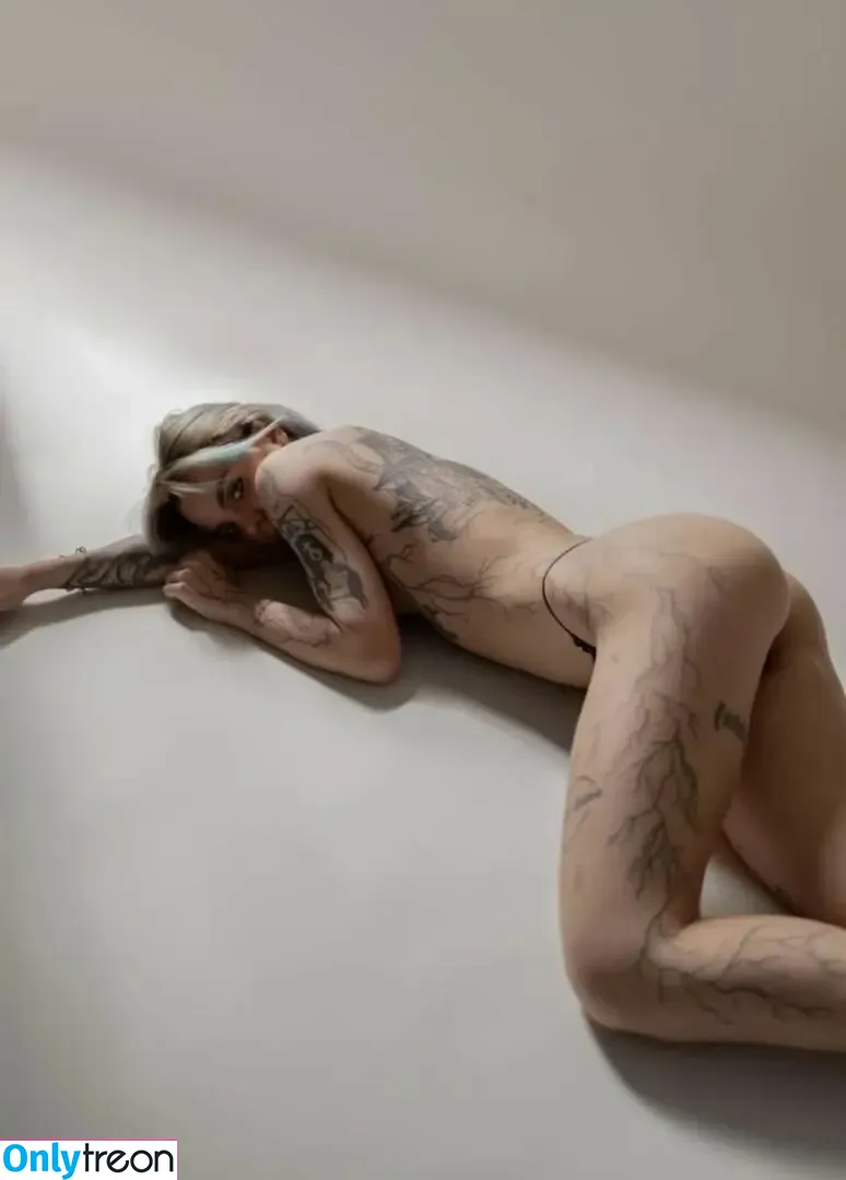 bezcka_ nude photo #0030 (bezcka_bh / bezckabh1)