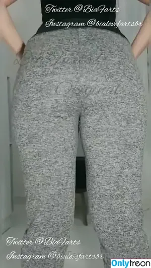 bia.farts / bia_farts / emiliafarts nude photo #0005