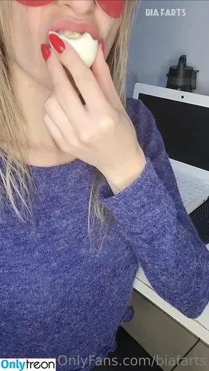 bia.farts / bia_farts / emiliafarts nude photo #0066