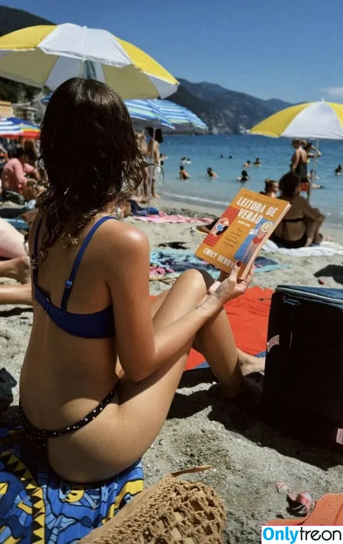 Bia Glion nude photo #0003 (biadixon / biaglion)