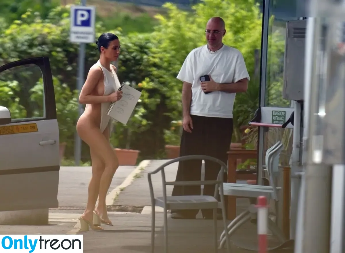 Bianca Censori nude photo #0993 (bianca.censori_official / biancacensori_official)