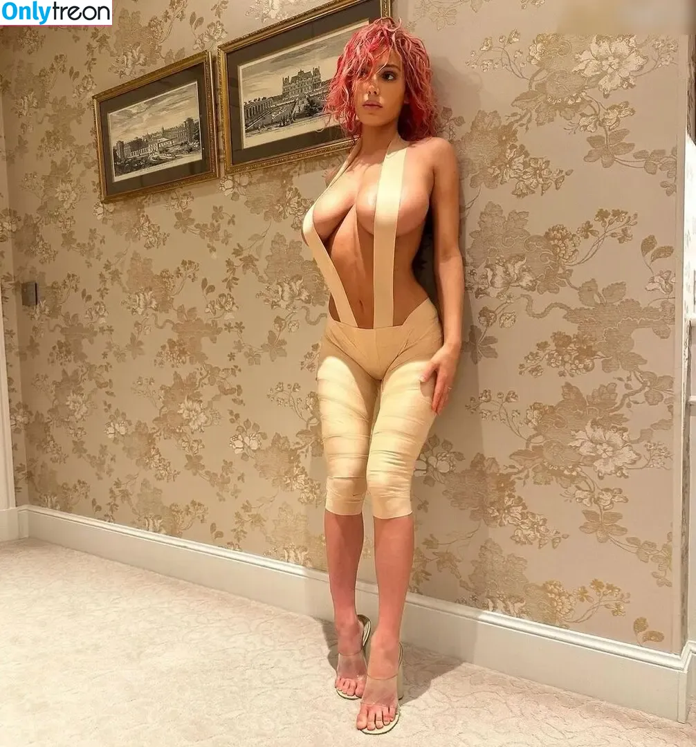 Bianca Censori nude photo #1130 (bianca.censori_official / biancacensori_official)
