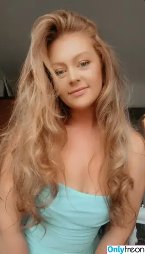 bigasssophxo / sbysophiex nude photo #0005