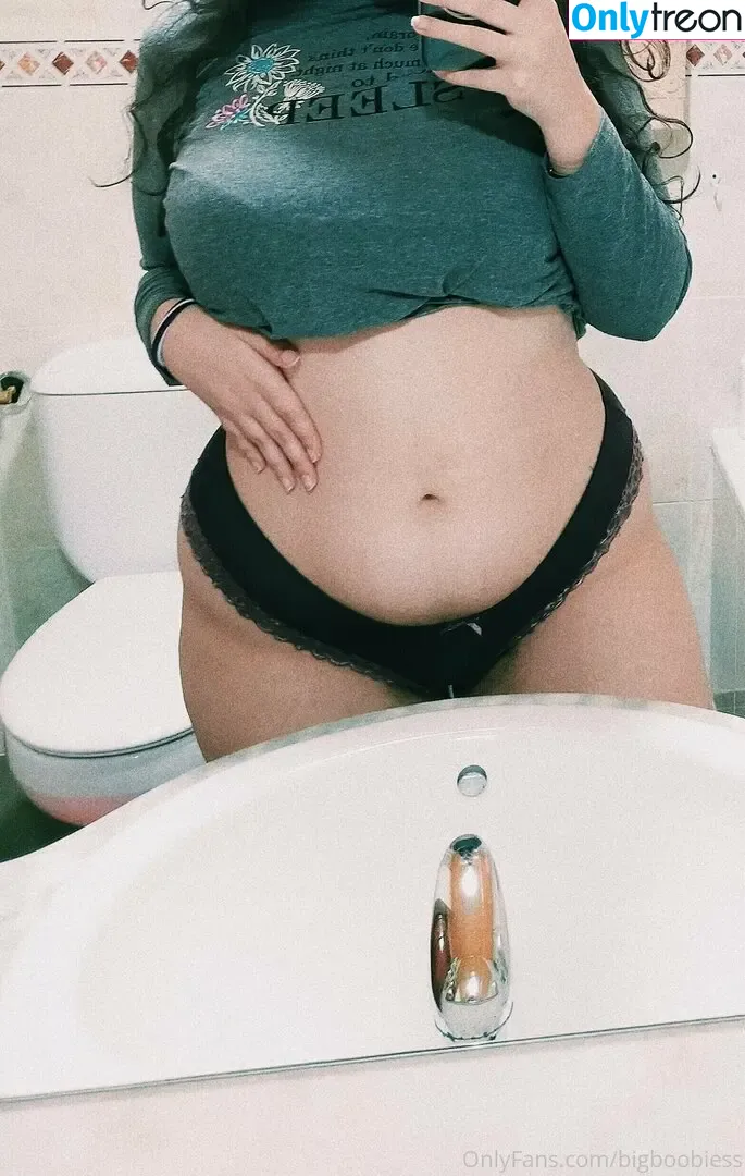 bigboobiess nude photo #0015 (bigboobie_spams)