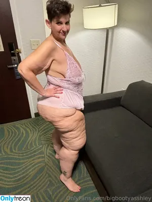 bigbootyasshley / the_real_bigbootyasshley nude photo #0301