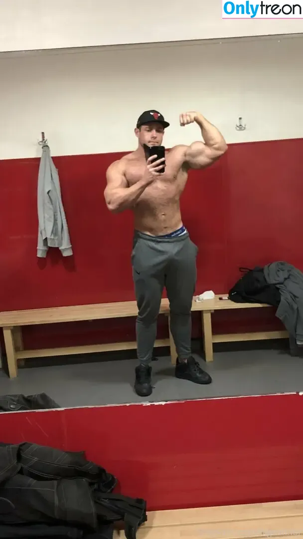 bigconnor nude photo #0016 (connorrudelhoff)