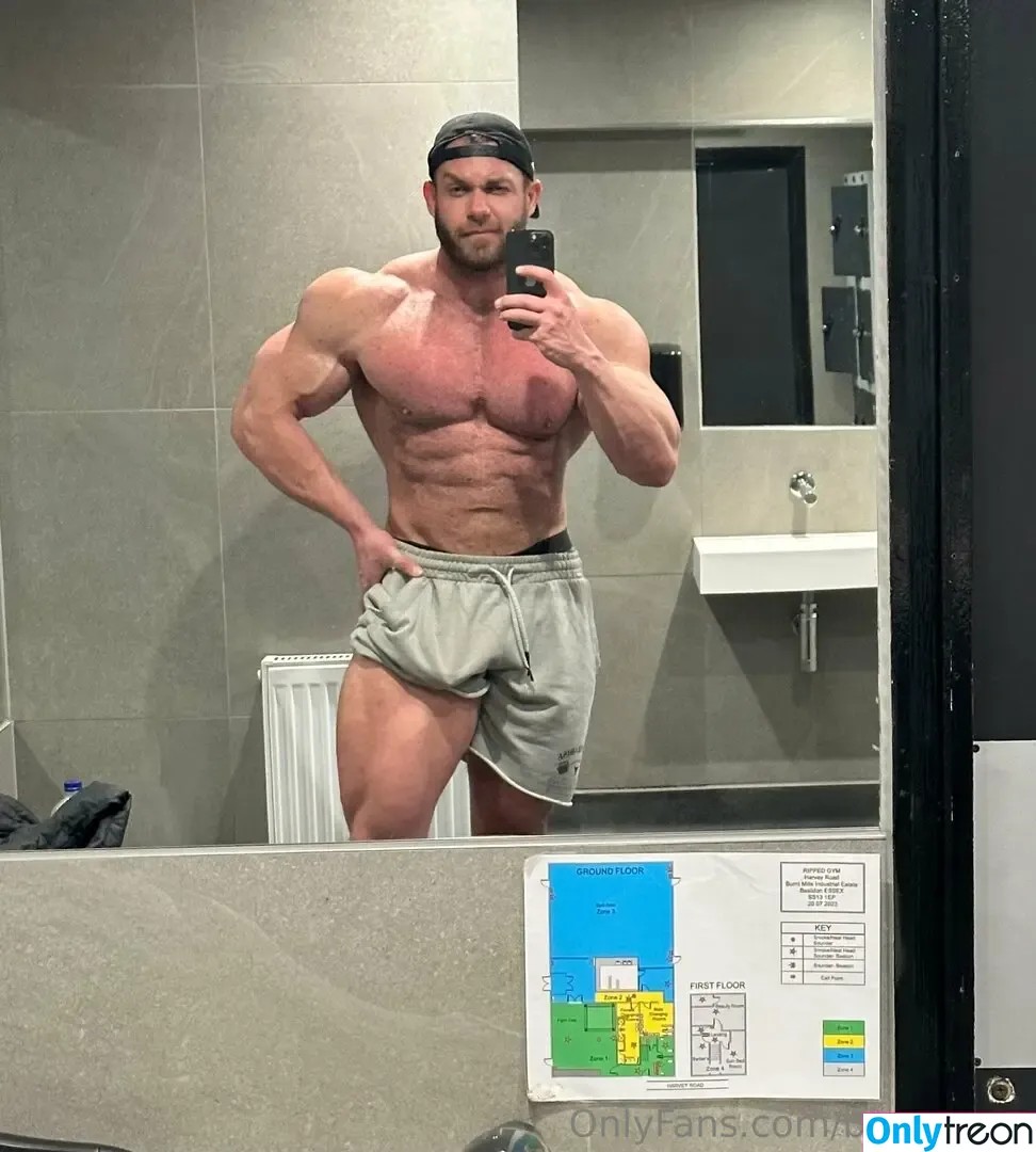 bigconnor nude photo #0098 (connorrudelhoff)