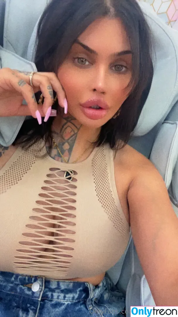 bimbo_nicki nude photo #0022 (nikibimbo)