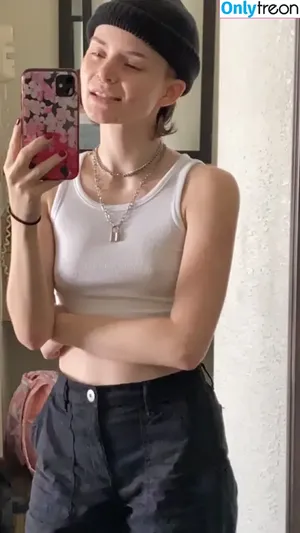 Bimbowbambi / altbarbiewaifu / cringe.wvrthy nude photo #0002
