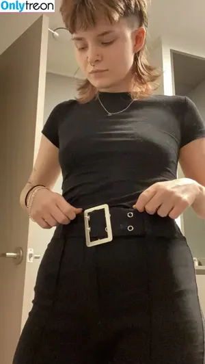 Bimbowbambi / altbarbiewaifu / cringe.wvrthy nude photo #0004