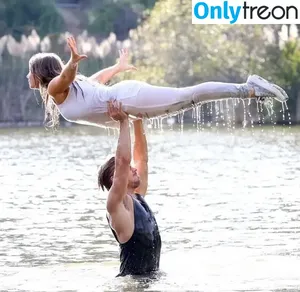 Bindi Sue Irwin / bindisueirwin nude photo #0013