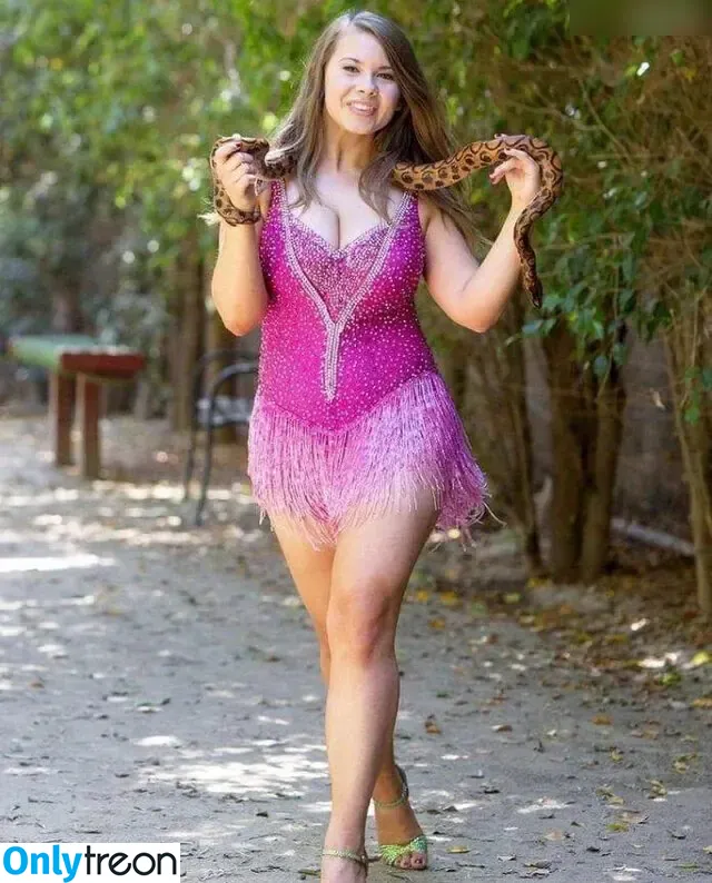 Bindi Sue Irwin nude photo #0014 (bindisueirwin)