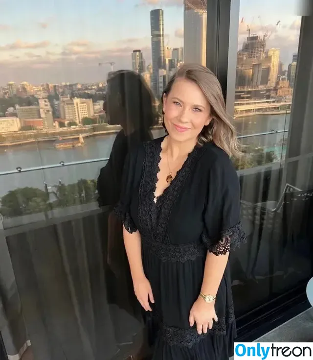Bindi Sue Irwin nude photo #0022 (bindisueirwin)