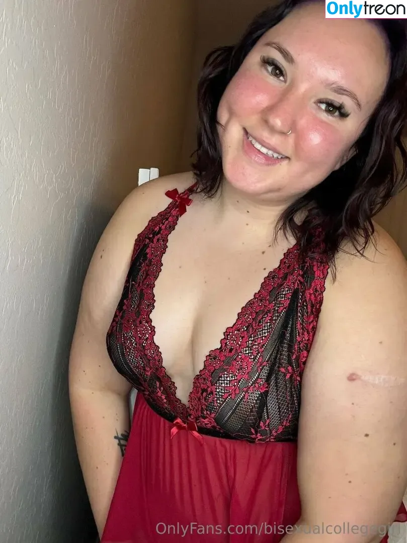 bisexualcollegegirl nude photo #0055 (rubitout)