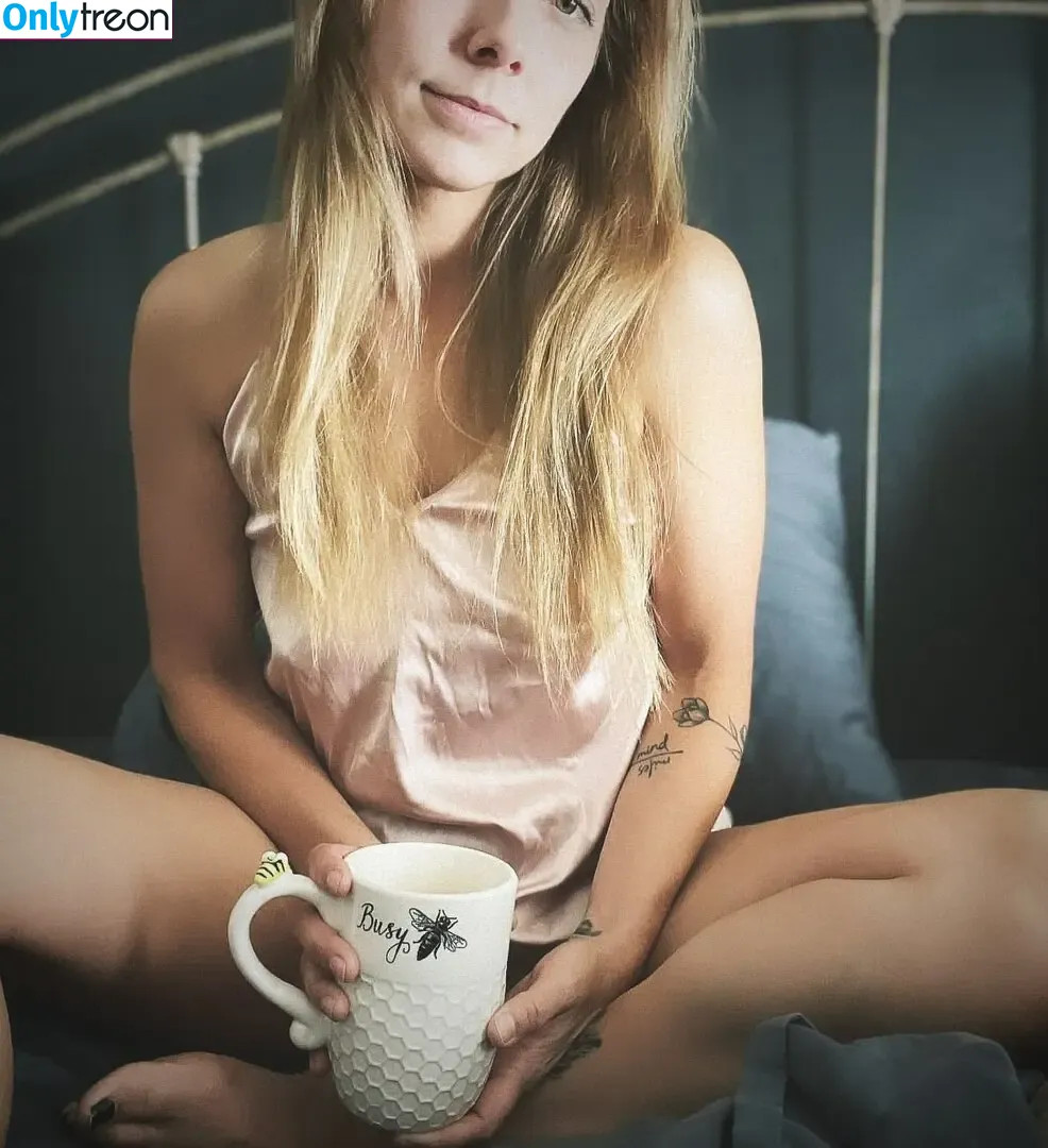 Blair Hollow nude photo #0022 (Hollow_blair / blairhollow)