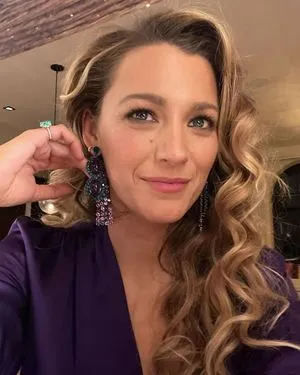 Blake Lively / blakelively nude photo #0004